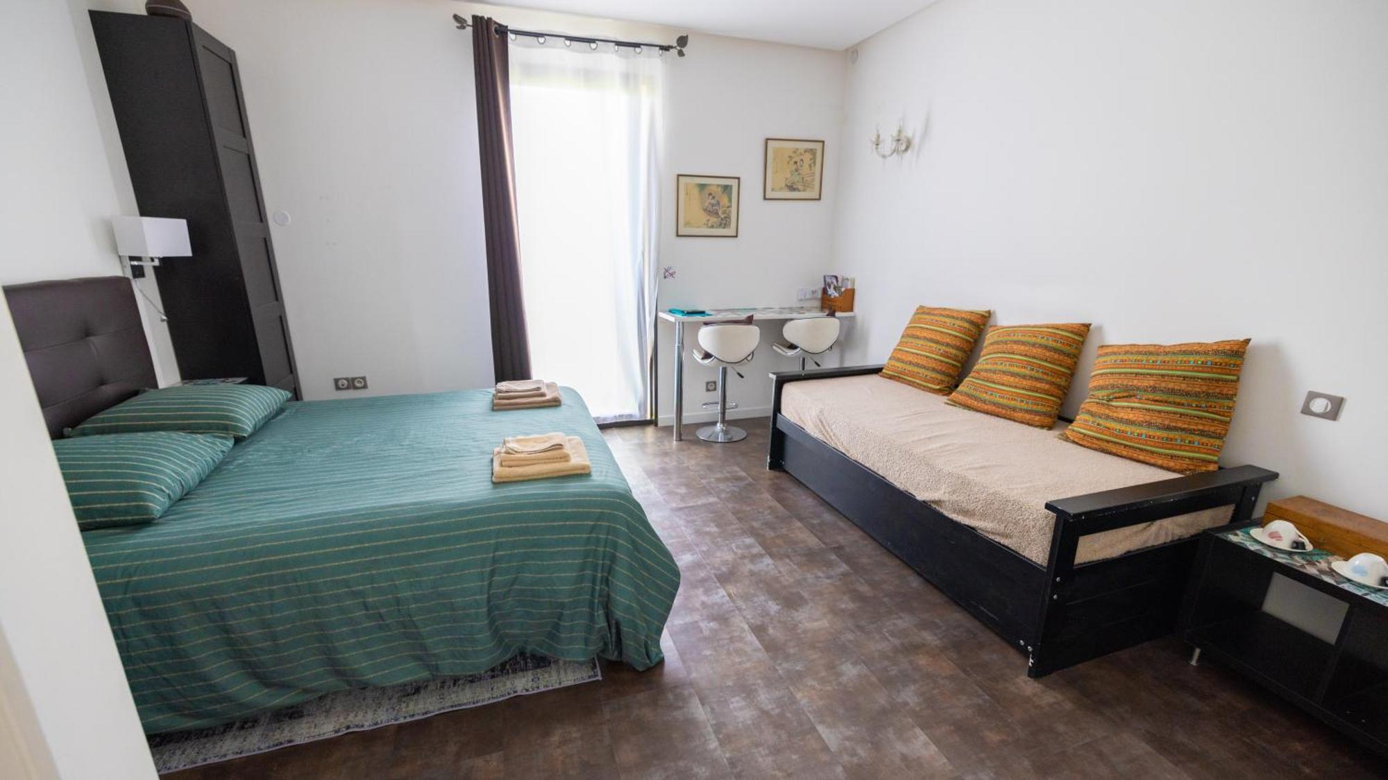 Maison D'Hotes Coeur D'Herault - Gite Et Chambres D'Hotes - Spa & Massages Péret Стая снимка