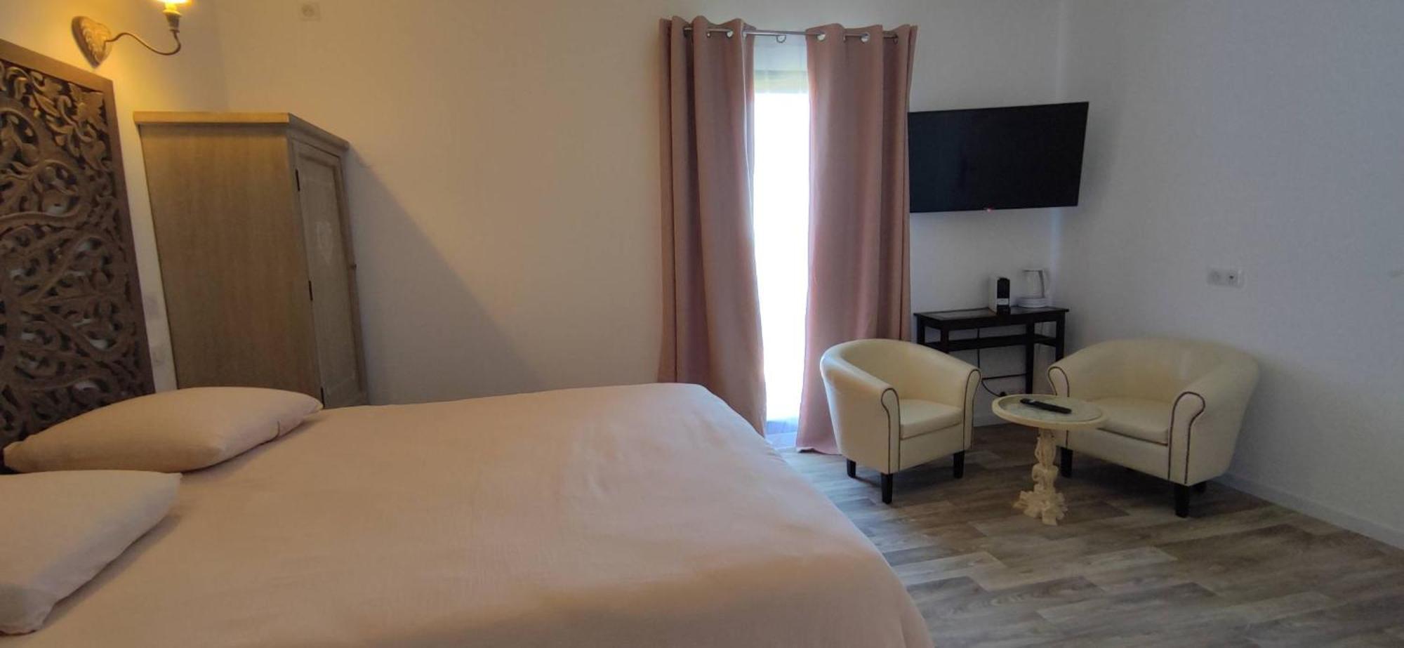Maison D'Hotes Coeur D'Herault - Gite Et Chambres D'Hotes - Spa & Massages Péret Стая снимка